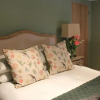 Отель Courtyard Cottage at Stepps House, фото 4