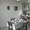 Отель Cosy Two Bedroom Apartment With Pool and Parking, фото 7
