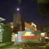 Отель Tropicana Inn and Suites, фото 1