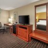Отель Hampton Inn & Suites by Hilton Toronto Airport, фото 7