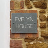 Отель Evelyn Cottage, Charming Cottage Tucked Away, фото 13