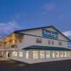 Отель Travelodge by Wyndham Salmon Arm, фото 1