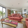 Отель Superb Apartment With Terrace Near the River in Putney by Underthedoormat, фото 19