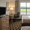 Отель Quality Suites Lake Wright - Norfolk Airport, фото 18