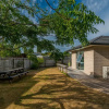 Отель Rose's Beach Pad - Matarangi Holiday Home, фото 1