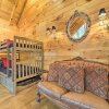 Отель Grand Maggie Valley Cabin: Walk to Golfing!, фото 2