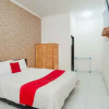 Отель Formerly Reddoorz Syariah Jatisampurna Hospital, фото 20