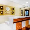 Отель Comfort Inn & Suites, фото 2