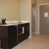 Отель Meridian Inn & Suites Lloydminster, фото 19
