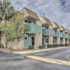Отель Modern Townhome - 2 Blocks to Myrtle Beachfront!, фото 1