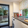 Отель Perfect for family stays, ideal for walk to shops & restaurants, фото 5