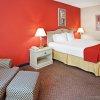 Отель Holiday Inn Express And Suites London, an IHG Hotel, фото 1