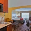 Отель Holiday Inn Express Hotel & Suites Salina, фото 12