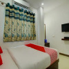 Отель OYO 17421 Suvarna Suites, фото 2