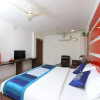 Отель OYO 15507 Sunshine Highway Inn, фото 5