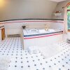 Отель 3Bedroom2Bath CarriageHouse Pet Friendly, фото 8