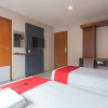 Отель RedDoorz @ Dago Pojok 3, фото 2