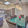 Отель Central Lake Havasu City House: Grill & EV Charger, фото 12