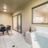 Отель 1770 Lagoons Central Apartment Resort, фото 29