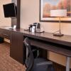 Отель Holiday Inn Express & Suites Topeka West I-70 Wanamaker, an IHG Hotel, фото 12