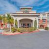 Отель Holiday Inn Express Hotel & Suites Lake Elsinore в Лейк-Эльсиноре