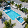 Отель Beautiful 3br2 5BA Villa w Pool Close 2 Baby Beach, фото 29