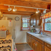 Отель Leelanau Country Cottage ~ 4 Mi to Suttons Bay!, фото 5