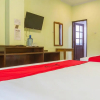Отель RedDoorz Plus near Pantai Barat, фото 17
