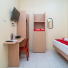 Отель RedDoorz Syariah near Taman Siring 2, фото 12