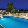 Отель Amazing Home in Zadar With 7 Bedrooms, Wifi and Outdoor Swimming Pool, фото 16