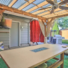 Отель Springfield Tiki Home: Hot Tub & Theater Room, фото 13