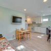 Отель Bellevue Abode: Balcony, 13 Mi to Downtown Seattle, фото 20