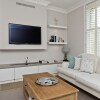 Отель immaculate two bedroom apartment in chelsea by underthedoormat, фото 9