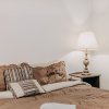Отель 49sl - Hot Tub - Wifi - Fireplace - Sleeps 10 3 Bedroom Home by Redawning, фото 4