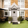 Отель Homely 4 Bedroom House in Brixton, фото 17