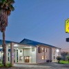 Отель Super 8 by Wyndham Victoria / South / Hwy 59, фото 1