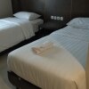 Отель Super OYO 1006 Azzahra Guest House Syariah в Амбоне