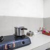 Отель OYO 93477 Almahyra Guest House Syariah, фото 13