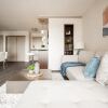 Отель Luxury Downtown One Bedroom Suite, фото 10