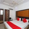 Отель OYO 13125 Hotel Gwal Palace, фото 18