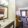 Отель Comfort Inn near Frost Bank Center, фото 19