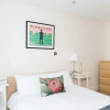 Отель Spacious 2 Bed - Battersea High Street, фото 17