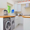 Отель Amazing 4 Bedroom Family Home in a Calm Area, фото 4