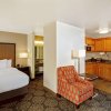 Отель La Quinta Inn & Suites by Wyndham Las Vegas Red Rock, фото 6