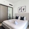 Отель WelHome - Dubai Delight: Luxe Living 1BR at Binghatti Luna, фото 6