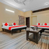 Отель OYO Flagship 70280 Hotel Raj Baag, фото 1