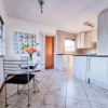 Отель Stylish one bed Apartment in Strydom Park - 2168, фото 3
