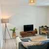 Отель 2 Bedroom Serviced Apartment with Free Parking, Wifi & Netflix, Basingstoke, фото 2