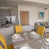 Отель Holiday Rentals NI - Eglinton Four, фото 10