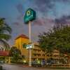 Отель La Quinta Inn by Wyndham West Palm Beach - Florida Turnpike, фото 17